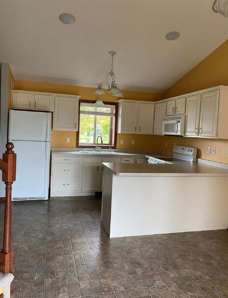 300 23rd Ave N #NA - Photo 2 of 16