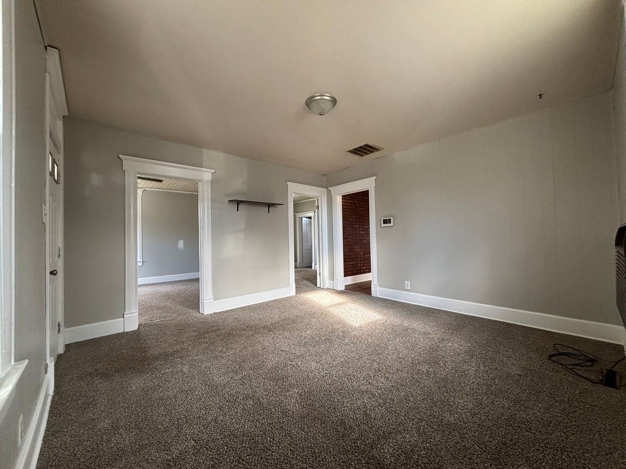 800 N Rogers Ave - Photo 2 of 9