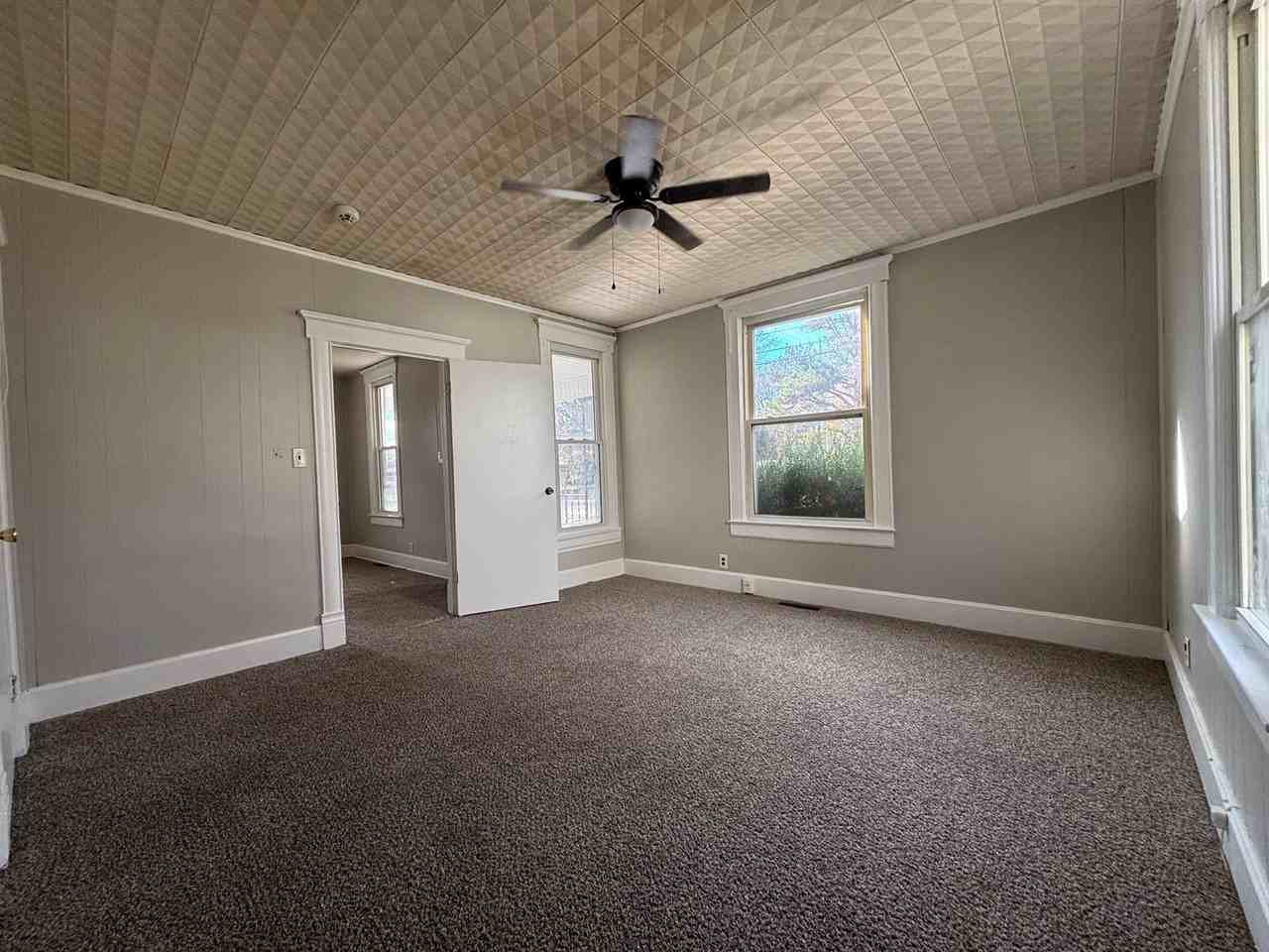 800 N Rogers Ave - Photo 4 of 9