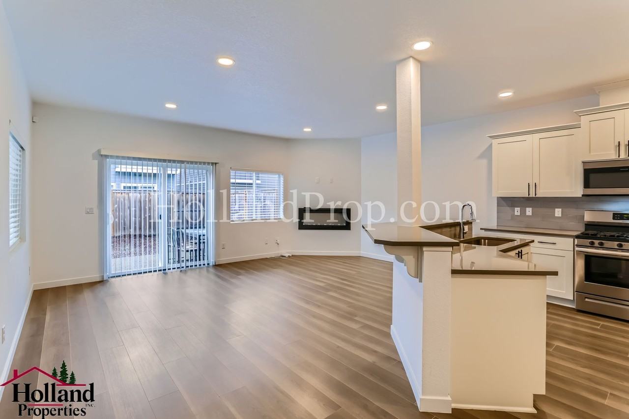 1235 S 28th Ave - Photo 6 of 26