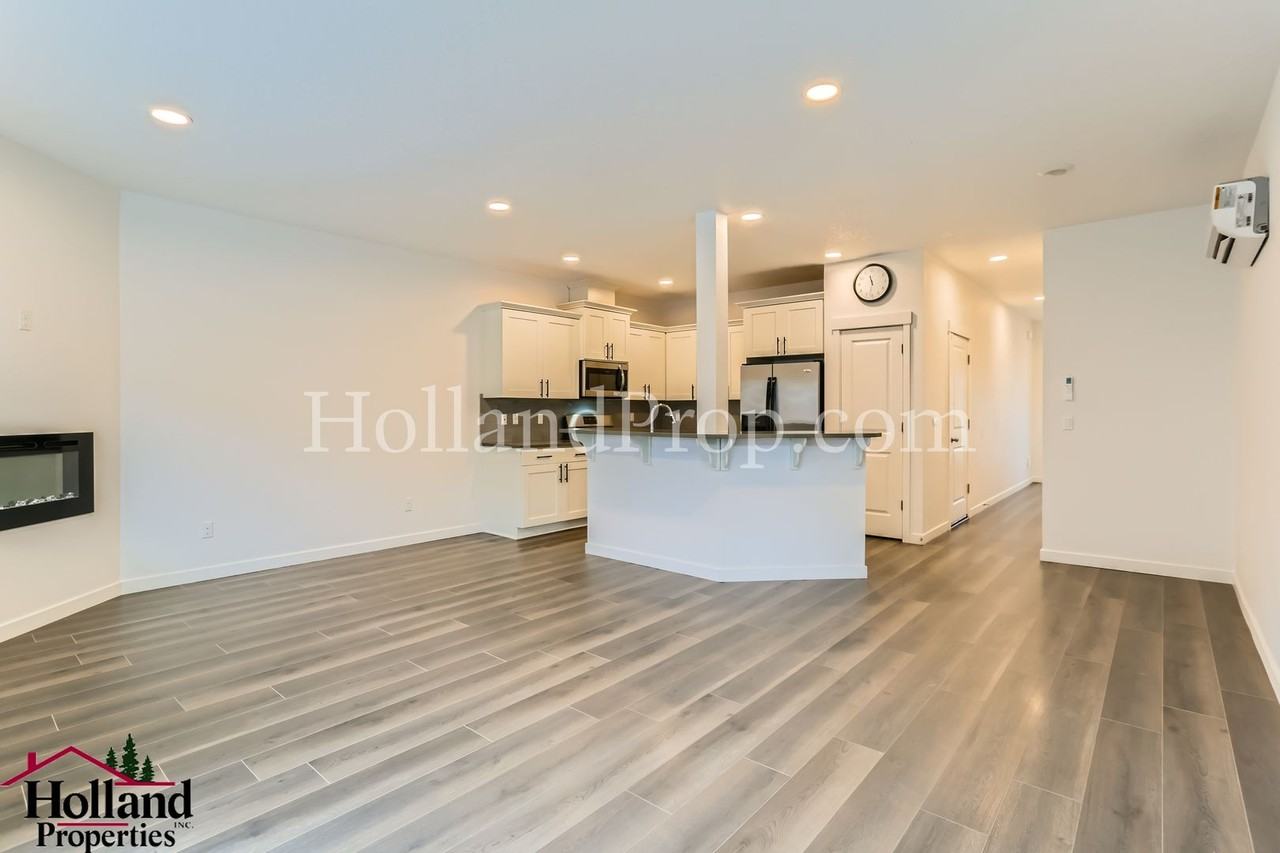 1235 S 28th Ave - Photo 7 of 26