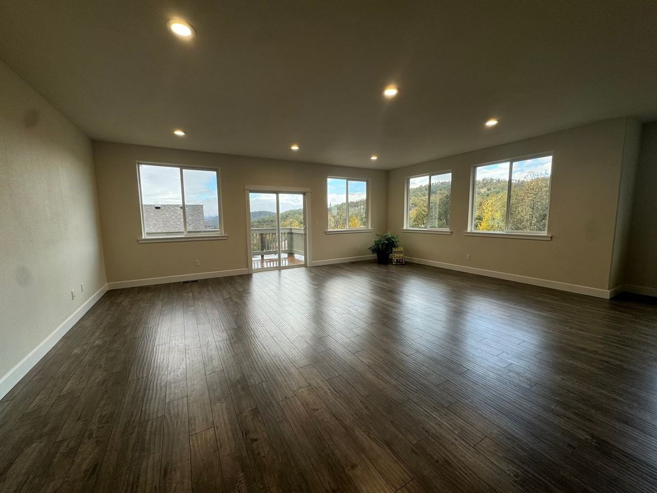 1811 Ne Alameda Ave - Photo 3 of 33