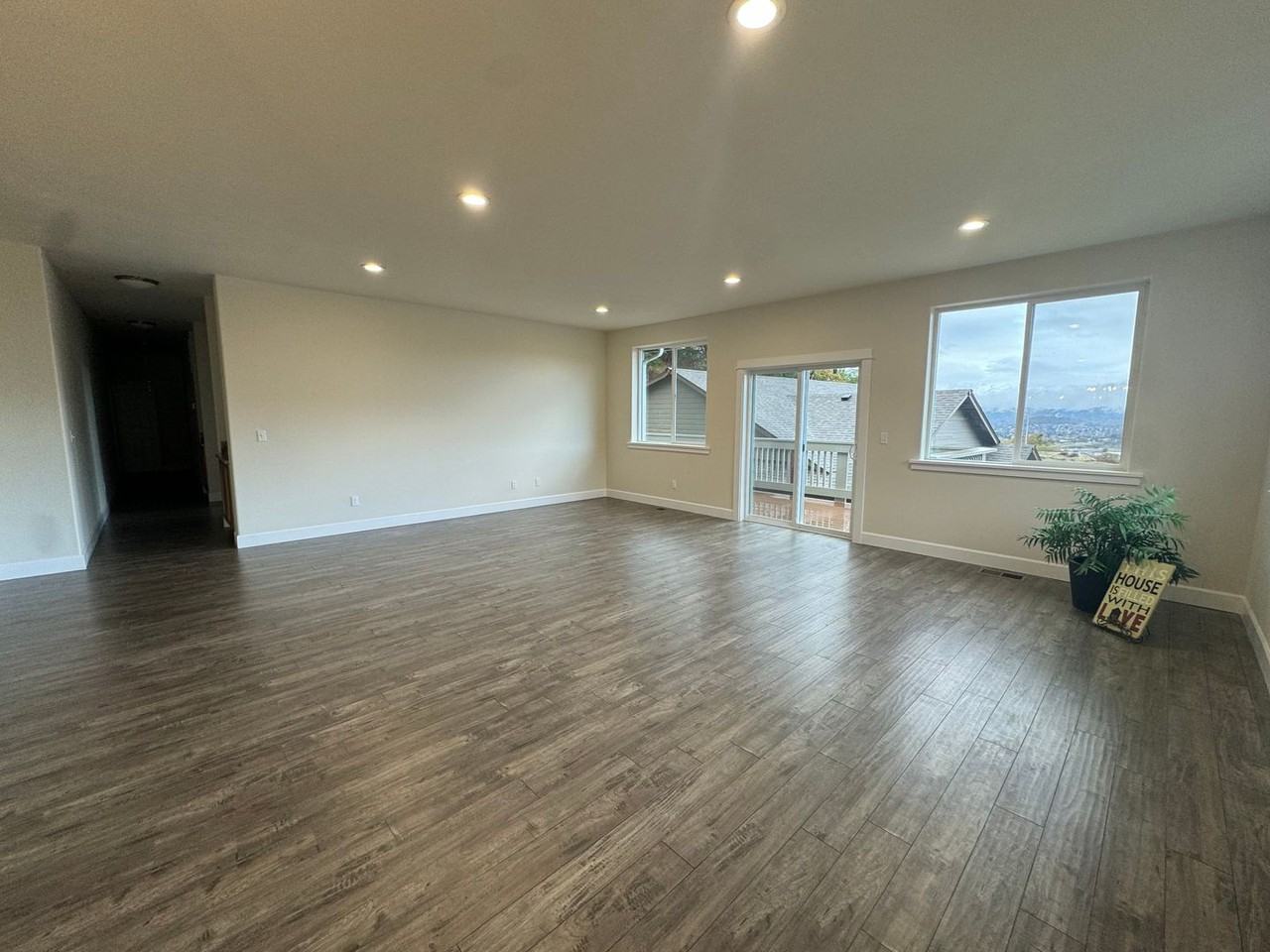1811 Ne Alameda Ave - Photo 4 of 33