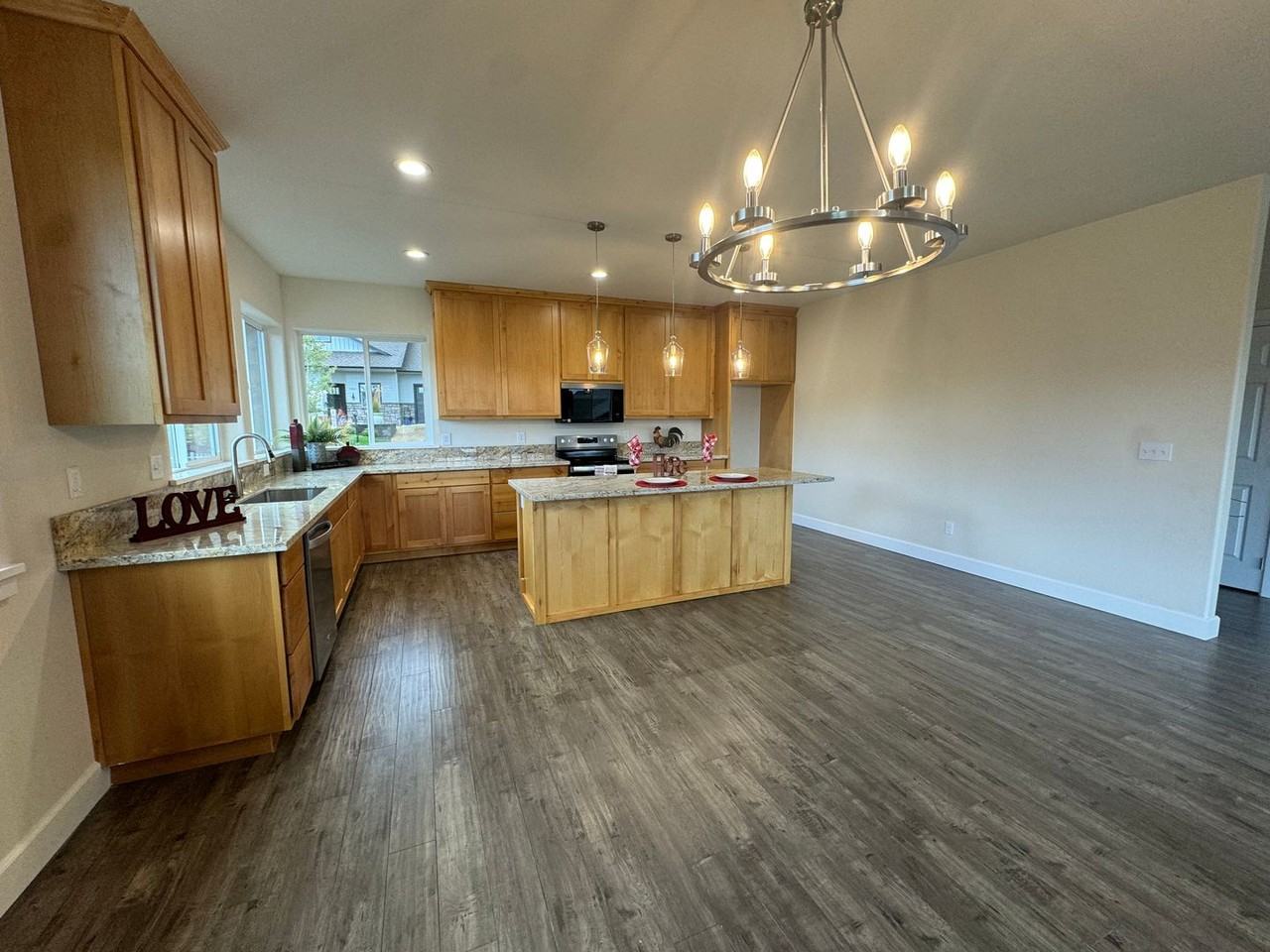 1811 Ne Alameda Ave - Photo 5 of 33