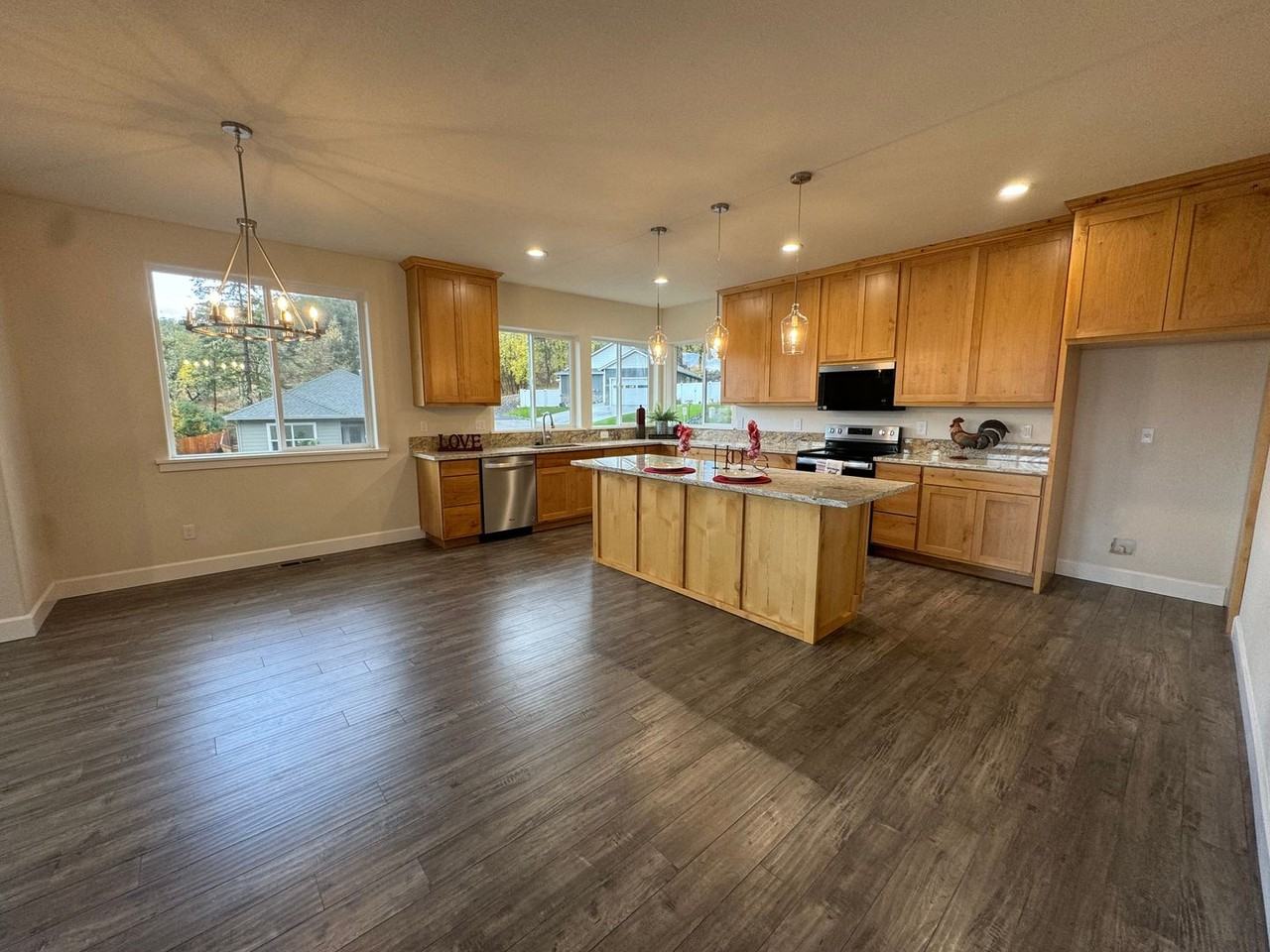 1811 Ne Alameda Ave - Photo 6 of 33