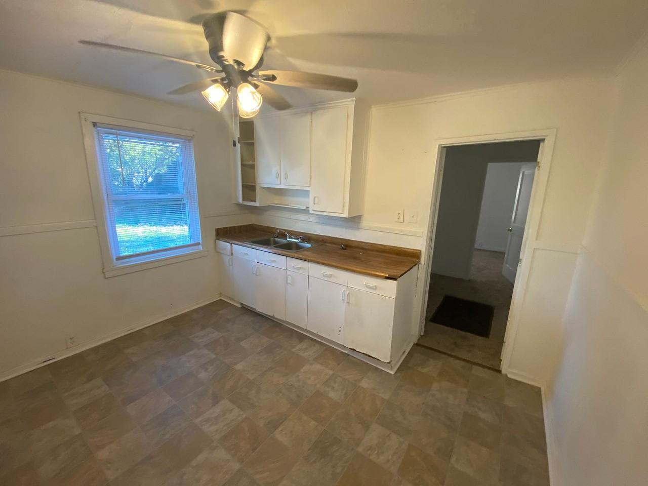 2814 Fleming Dr - Photo 2 of 10