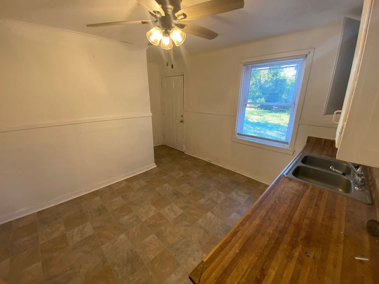 2814 Fleming Dr - Photo 3 of 10
