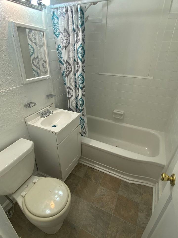 2814 Fleming Dr - Photo 4 of 10