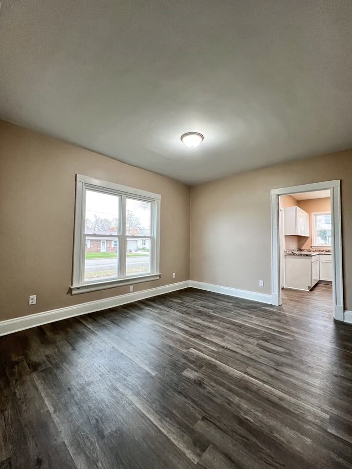 1920 West Station Street - Photo 3 of 18