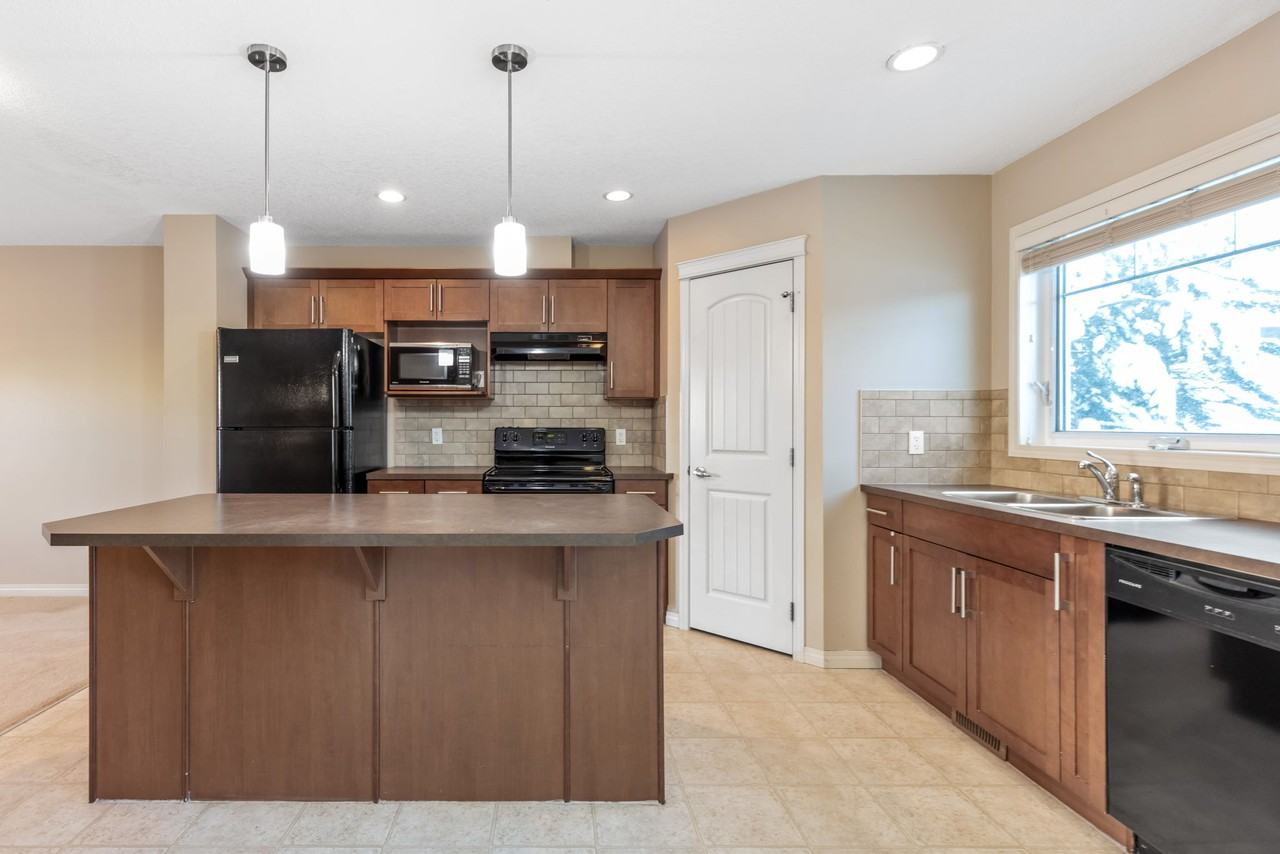 57 Cranberry Rd Se #NA - Photo 2 of 15