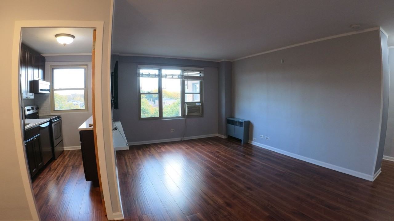 2610 W Balmoral Ave 404 - Photo 2 of 12