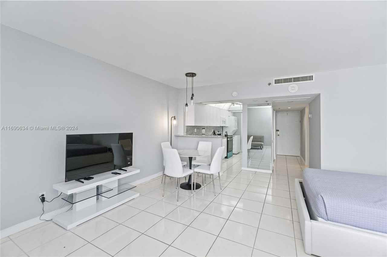 100 Lincoln Rd #1016 - Photo 6 of 25