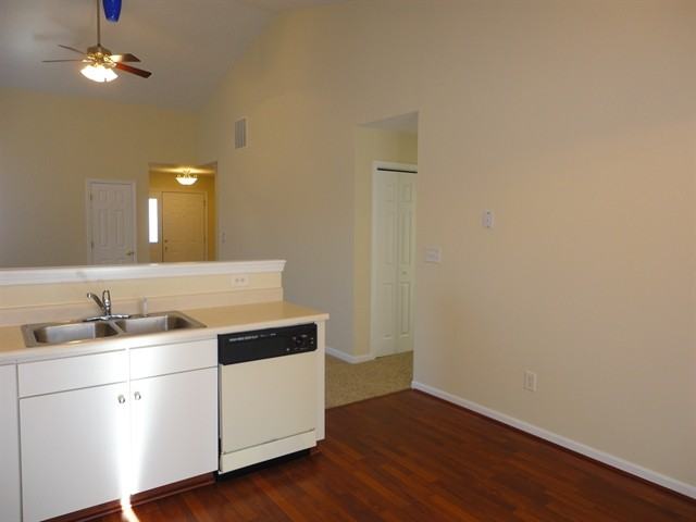 10683 Huntwick Dr - Photo 3 of 8