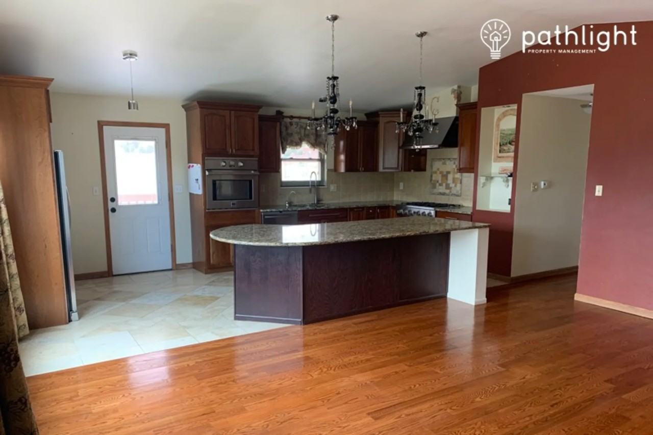 3905 Cantrell Dr - Photo 2 of 26