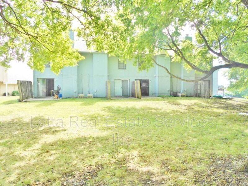 18810 E Manor Ct - Photo 2 of 12