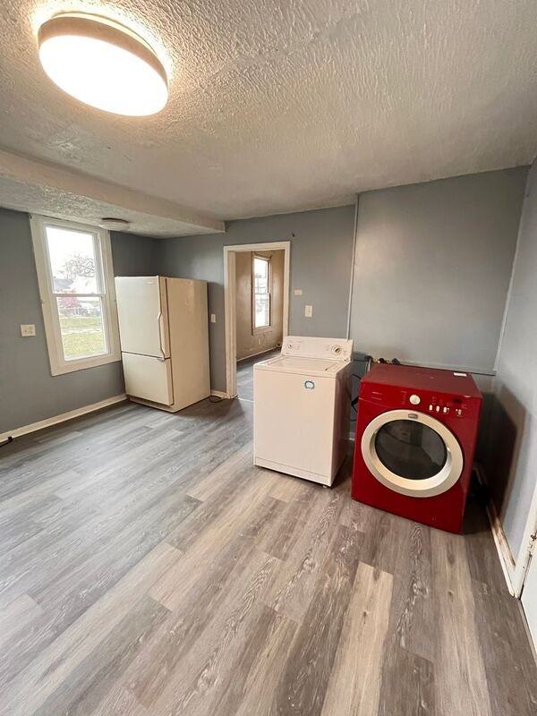 1072 Buckingham St - Photo 3 of 19