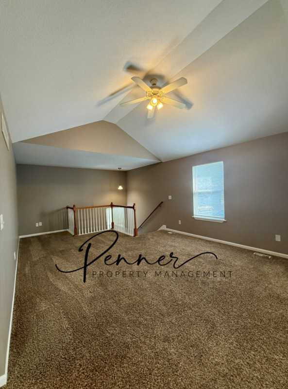 1015 Nw Willow Dr - Photo 3 of 11