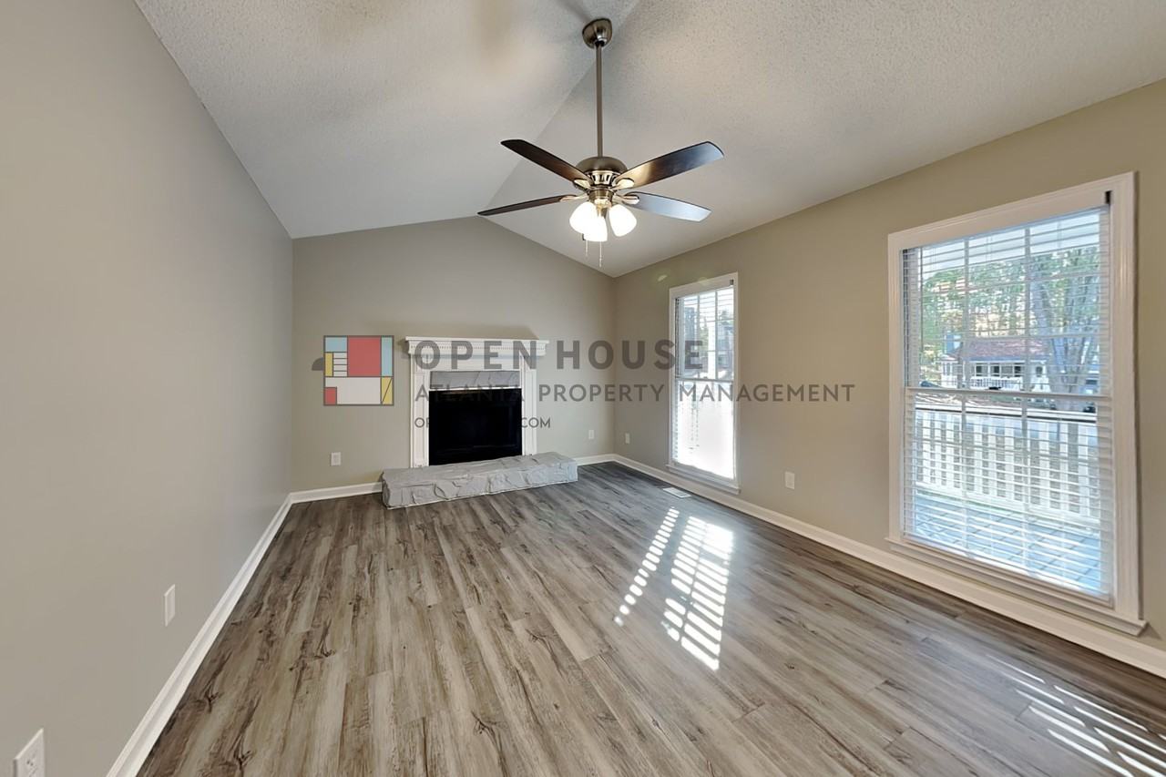379 Sumer Ln N - Photo 3 of 21
