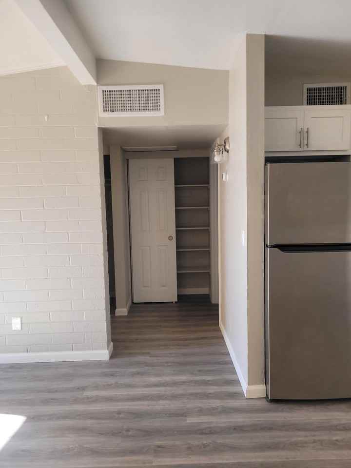 209 5Th Ave E - Photo 2 of 3