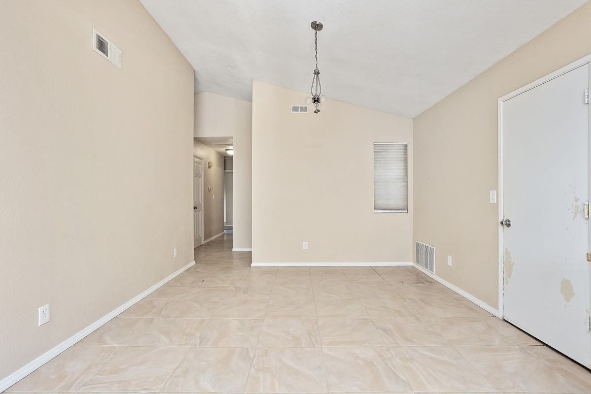 5271 Leon St - Photo 6 of 32