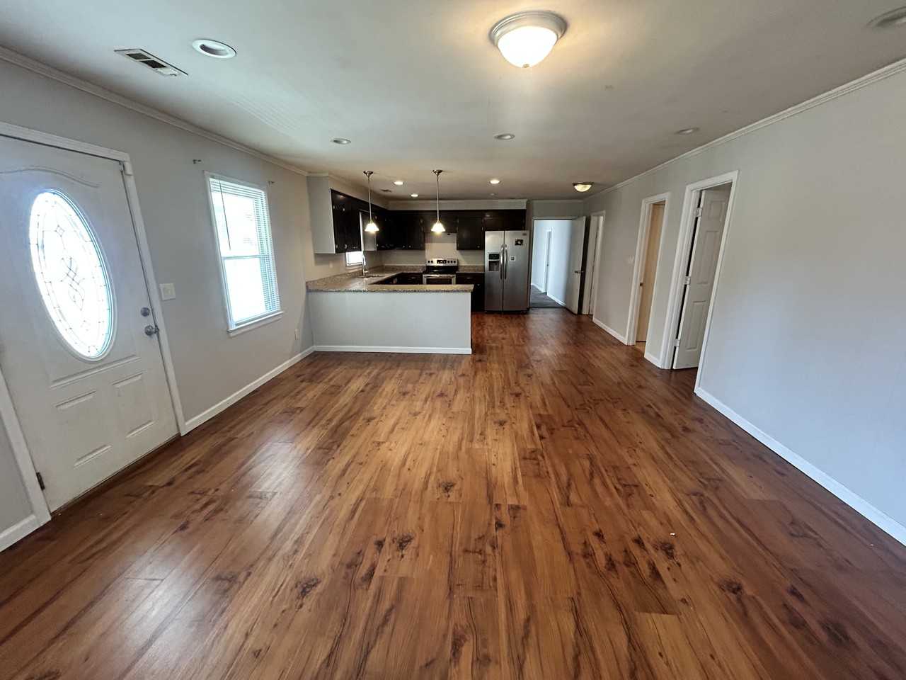 180 Louise Dr - Photo 3 of 15