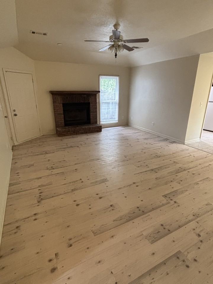1396 Maplebrook Dr - Photo 3 of 24