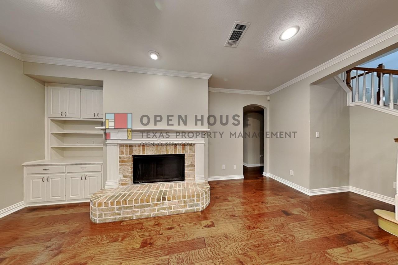 1285 Shores Blvd - Photo 3 of 28