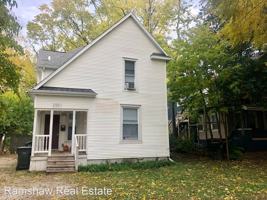 featured image of 404 S Busey Ave