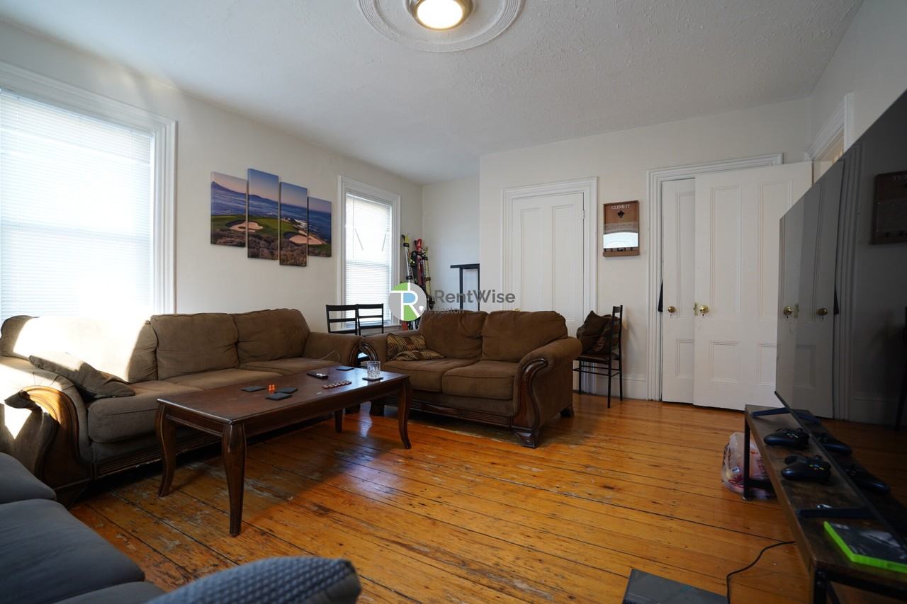 25 Pratt St #2 - Photo 3 of 18