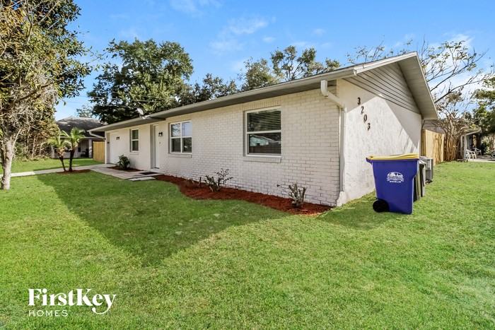 3203 Silver Palm Dr - Photo 2 of 15