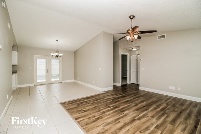 3203 Silver Palm Dr - Photo 3 of 15