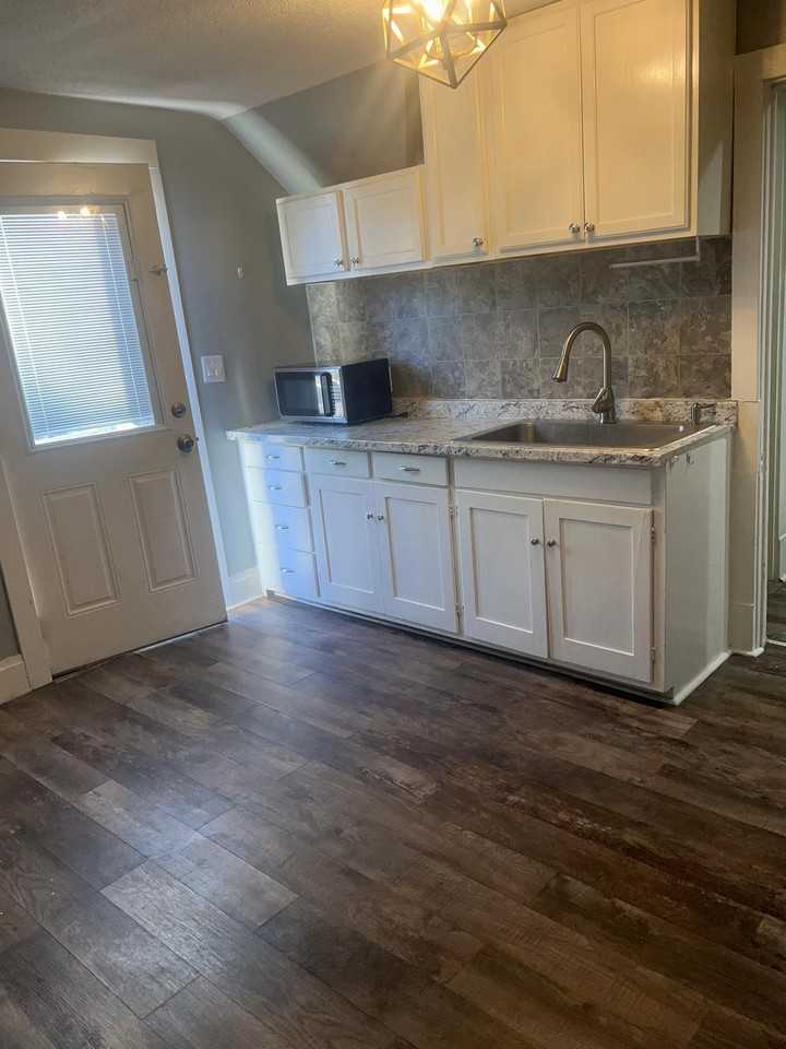 151 West School Street, Owatonna, Mn, Usa #D - Photo 4 of 13