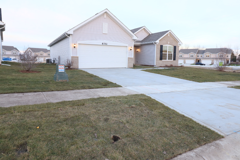 8342 Graystone Dr - Photo 3 of 20