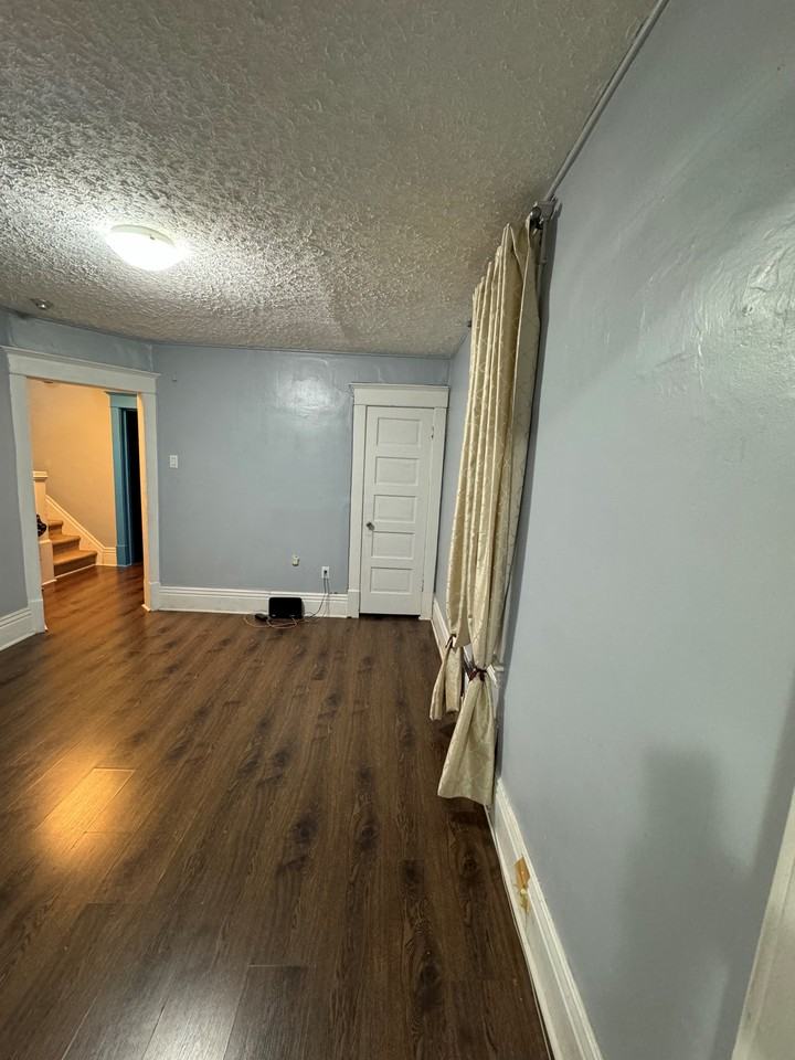 890 Home St - Photo 2 of 19