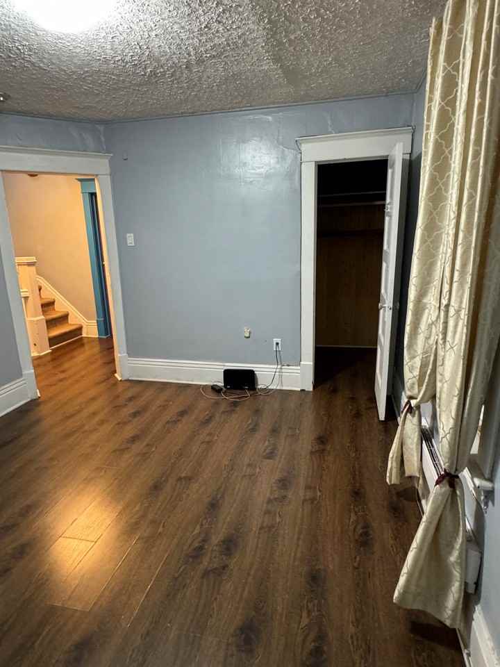 890 Home St - Photo 3 of 19