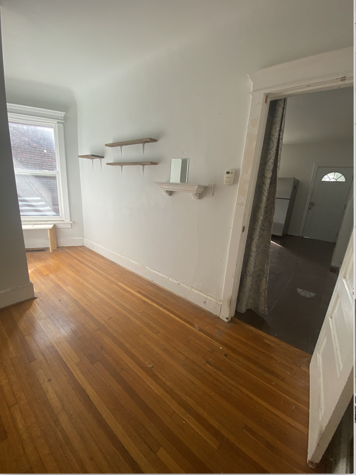 Ossington Ave & College St #2 - Photo 2 of 15