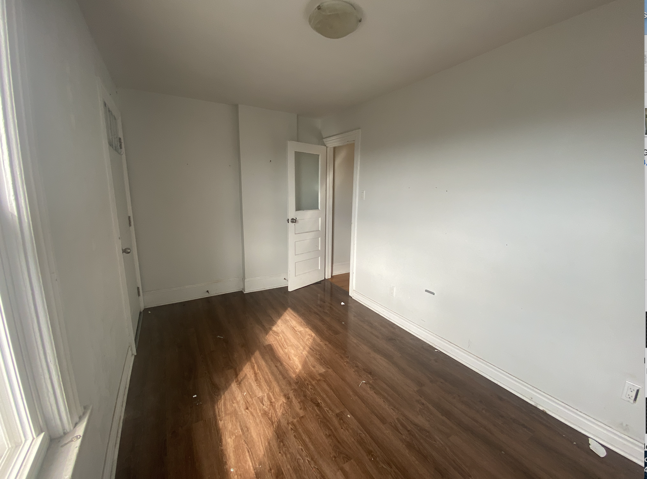 Ossington Ave & College St #2 - Photo 4 of 15