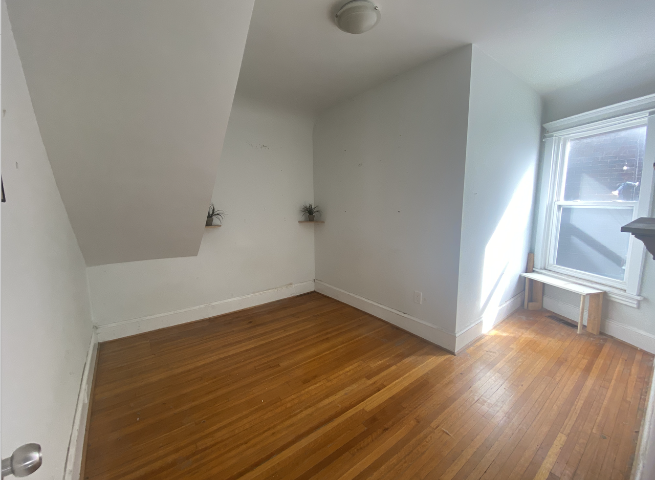Ossington Ave & College St #2 - Photo 5 of 15