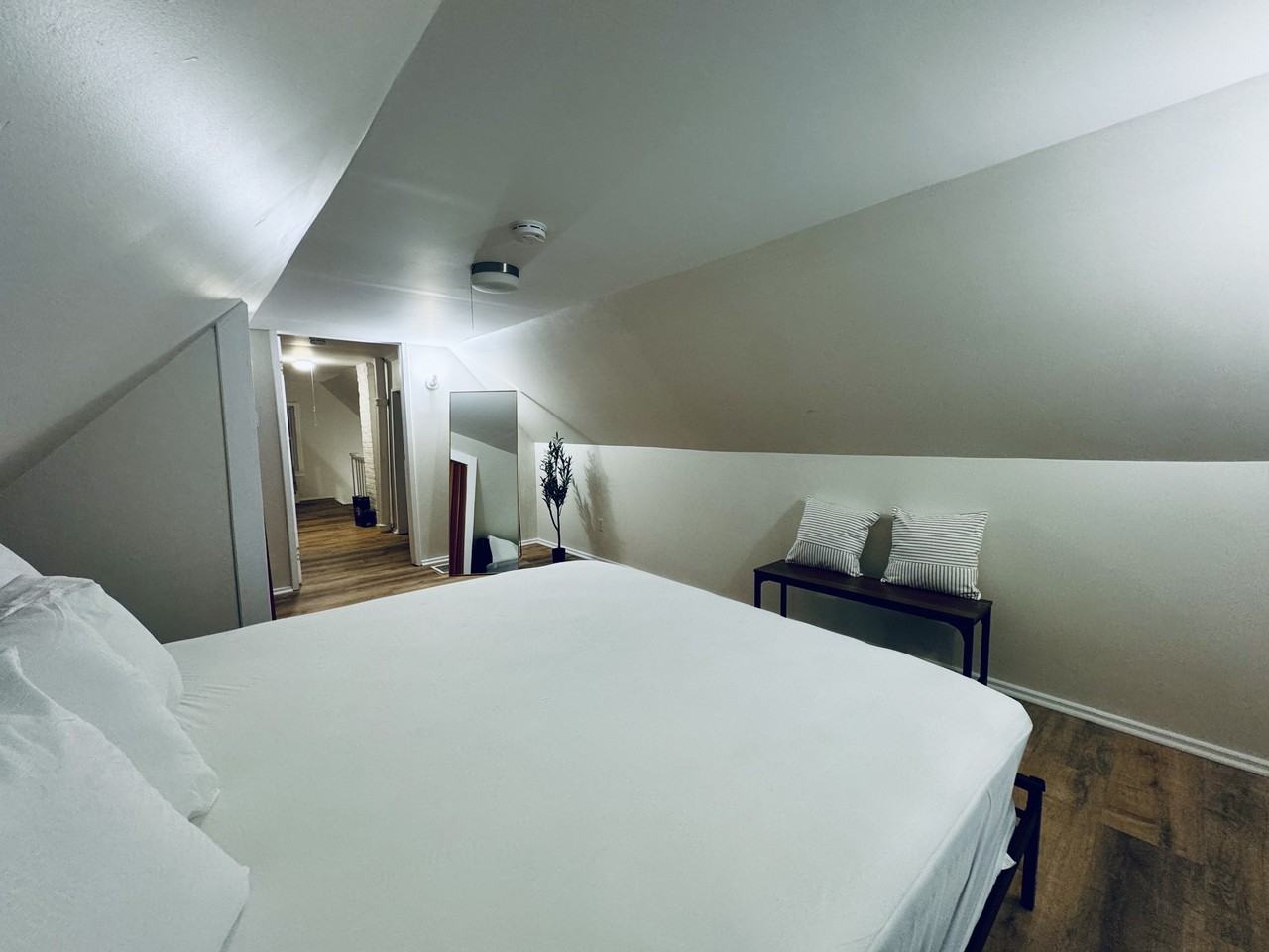 614 7th St #3KINGSROOM - Photo 2 of 22