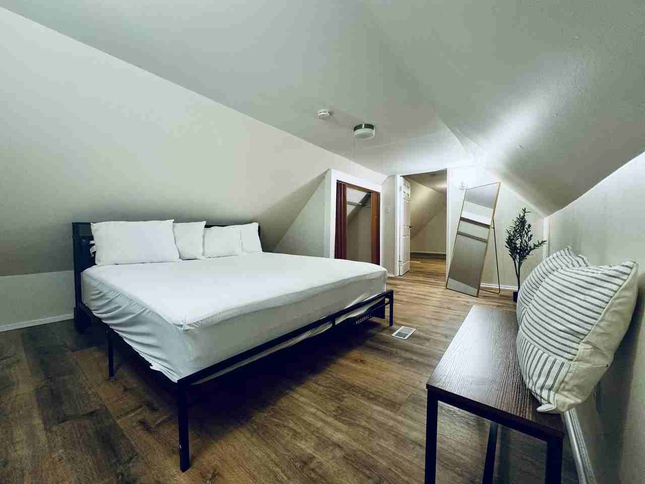 614 7th St #3KINGSROOM - Photo 3 of 22