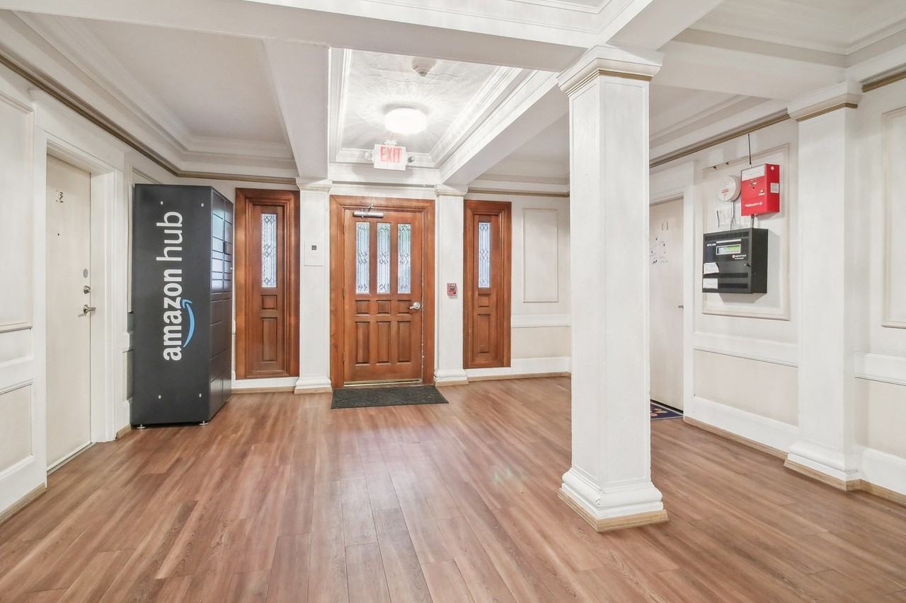 1301 Leavenworth Street - Photo 2 of 3