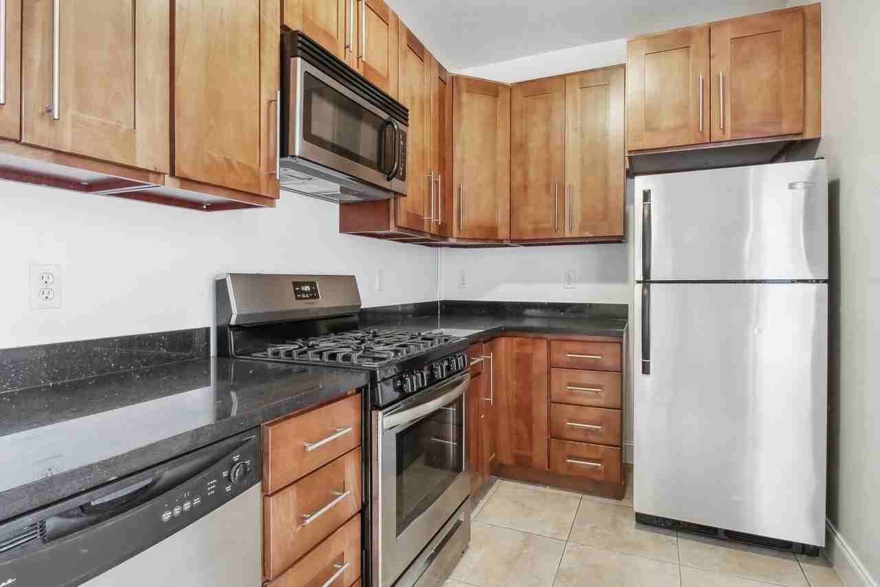 1301 Leavenworth Street - Photo 6 of 20