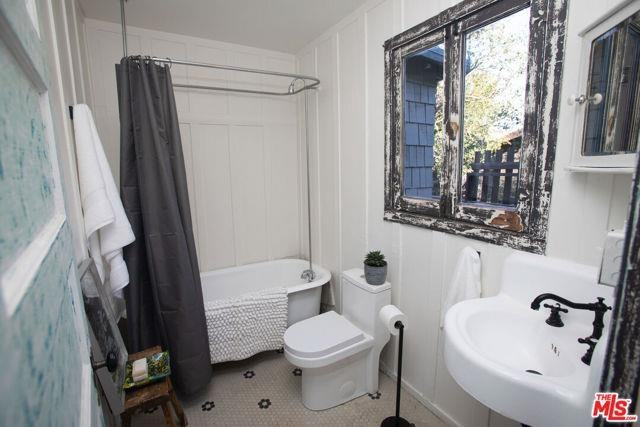 1631 Landa St - Photo 2 of 8