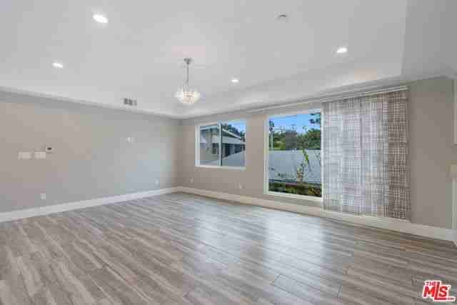 1357 Seward St - Photo 2 of 8