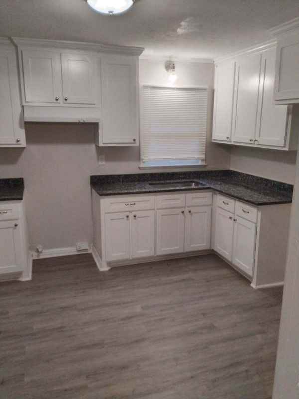 410 Lindsey St - Photo 3 of 13