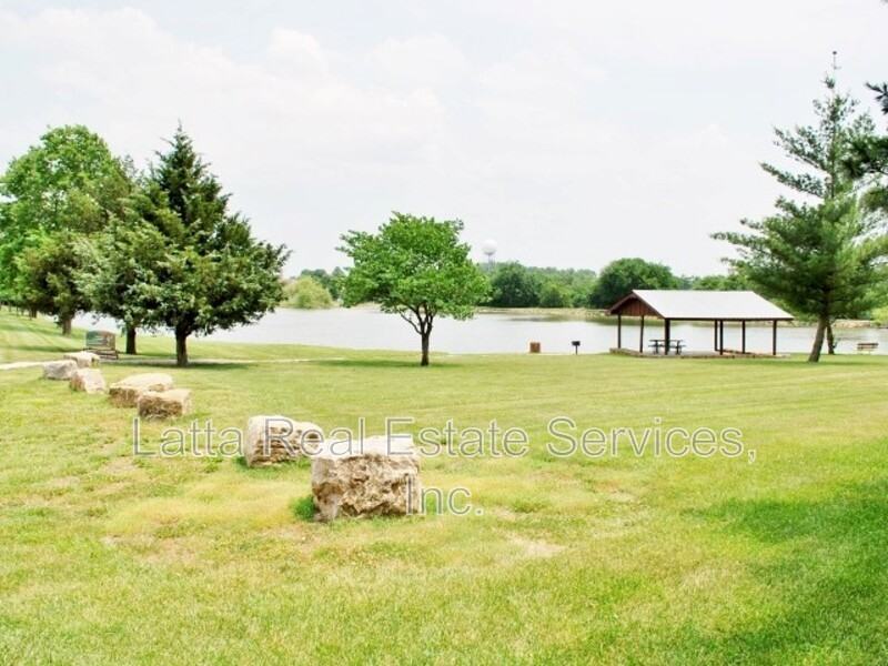 2115 Highridge Dr - Photo 4 of 14