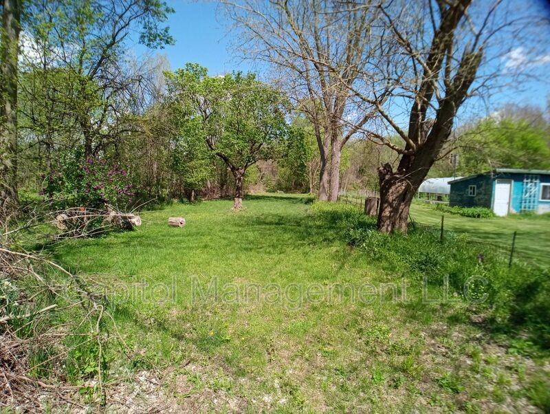 128 W Willow St #2 - Photo 3 of 3