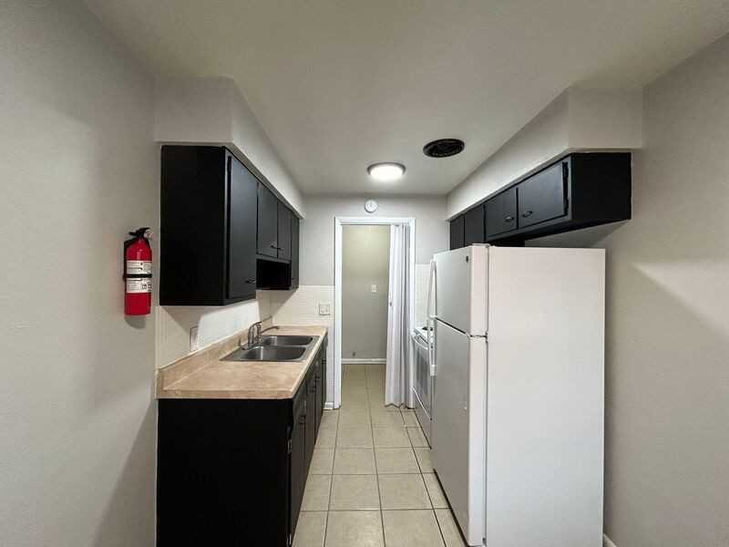 508 S Garland Ave - Photo 3 of 8