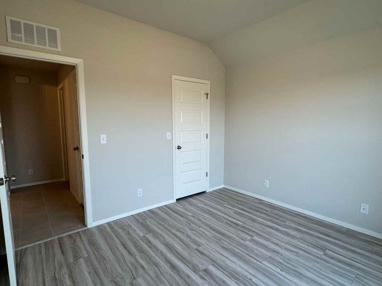 13429 S 72 Ave E - Photo 3 of 28