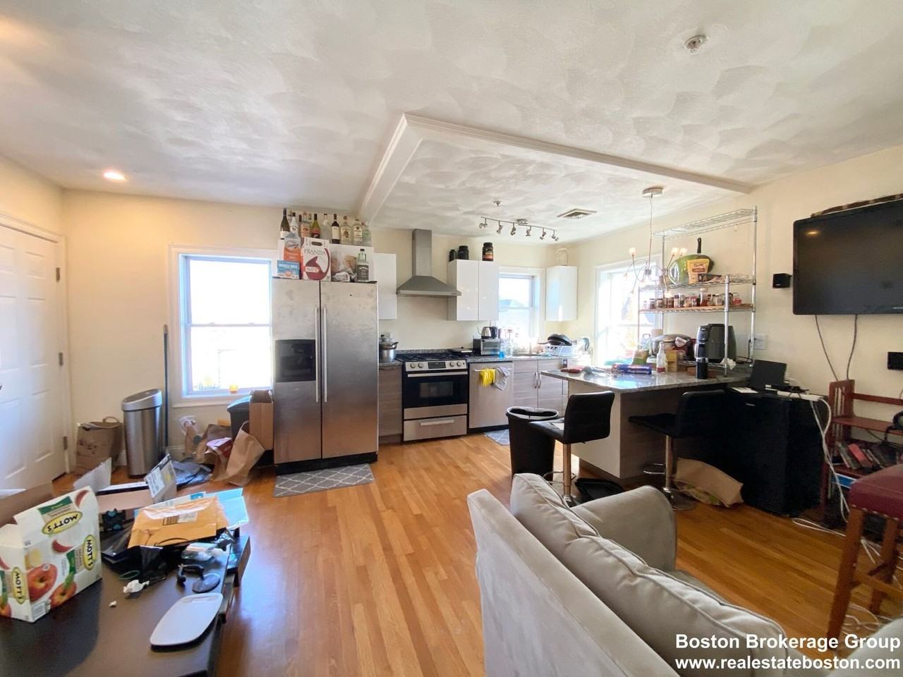 128 Hillside St - Photo 3 of 8